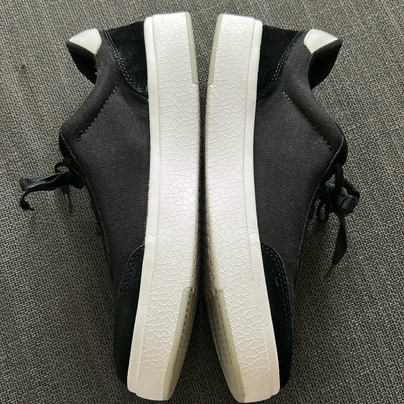 Kizik black Shoes / Sneakers 9.5 - Picture 2 of 8